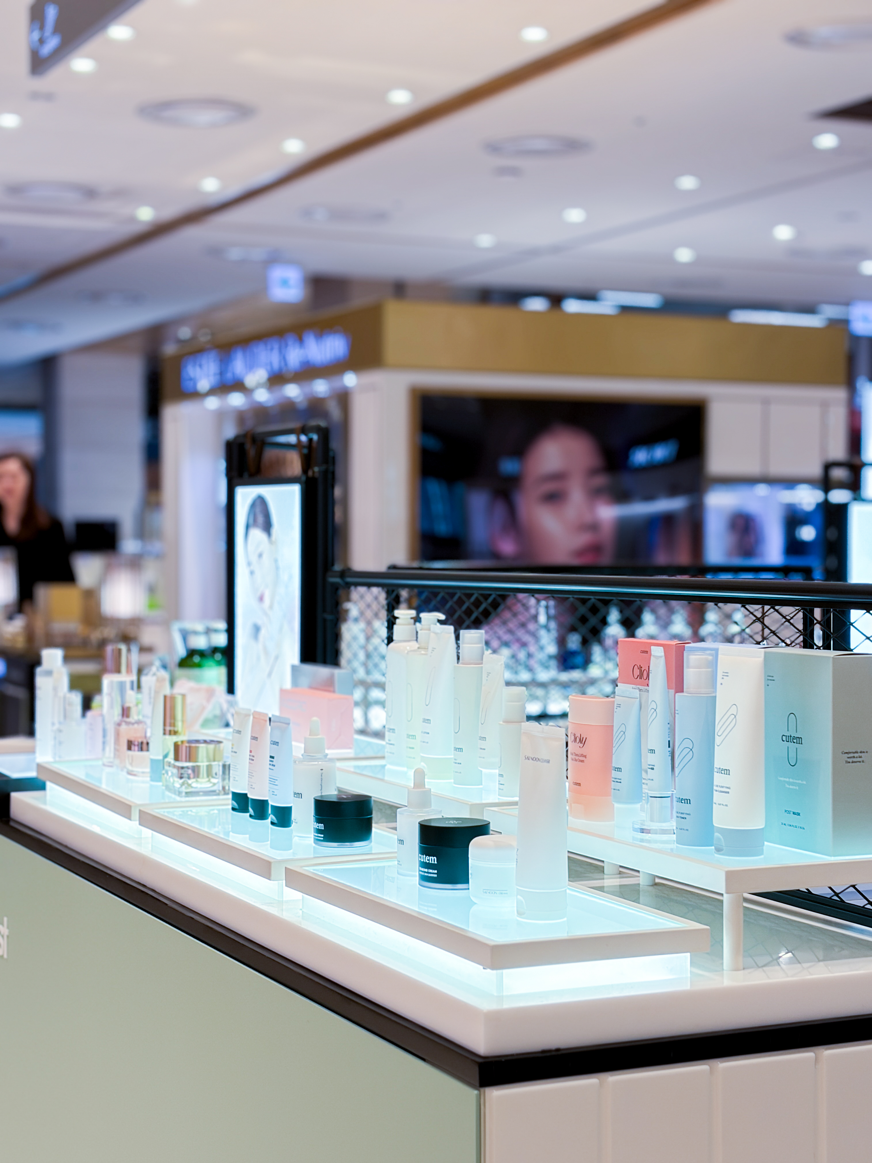 The Cast showcase image 11